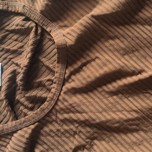 Cute top - Picture 4 of 4